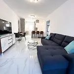 Luxury Garden Apartment