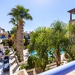 Summer Breeze Holiday Apartment With Pool