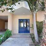 Kings Palace - Spacious 2-Bed With Sea Views And Large Patio