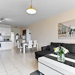 Sunny View - A Stunning Apartment With Private Rooftop