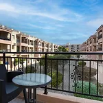 Sunny View - A Stunning Apartment With Private Rooftop