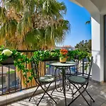 Dreamy 2 Bed Apartment By The Sea