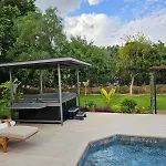 Sunny Paradise Luxury Villa With Pool & Hot Tub