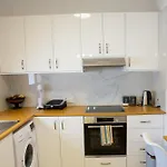 Modern 2Bd Appartment Near Mall- Internet 1Gbps