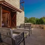Phaedrus Living: Amarakos Villa