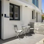 Phaedrus Living: Alkminis Seaside Suites Verano