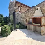 Neo Chorio Town House