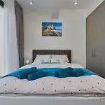 Rooftop Apartment With Jacuzzi