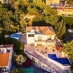 Julipapas Gardens