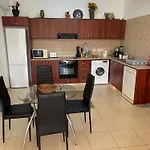 2 Bed Apt Mountains And Costal Views With Pool