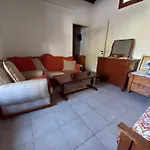 Ivi\'S House Giolou