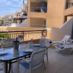 Kings Palace - Stylish 2 Bed Apartment With Sea Views