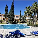Charming 3-Bedroom Maisonette With Pool Access At Regina Gardens, 700 M Venus Beach