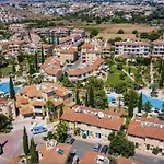 Charming 3-Bedroom Maisonette With Pool Access At Regina Gardens, 700 M Venus Beach