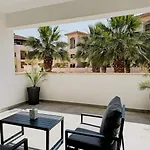 Queens Gardens Paradise Vip, Pool, Mall, Sea