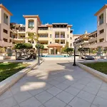 Queen Gardens R 313