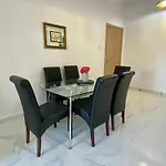 Seaside Two Bedroom Modern Flat In Tourist Area