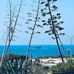 Seaview Apartment With Garden & Pool