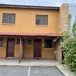 Seaside Two Bedroom Cosy Townhouse In Tourist Area