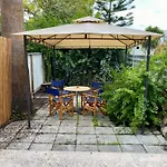 Seaside Two Bedroom Cosy Townhouse In Tourist Area