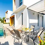 Villa Laurus 2 By Ezoria Villas