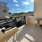 Nice 1 Bedroom Apartment In Chloraka With A Garden