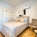 Queen Gardens Apartment