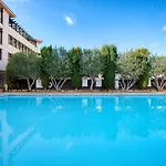 Queen Gardens Apartment