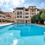 Queen Gardens Apartment