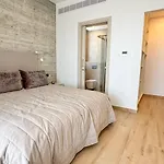 Malberry Park 202 - Modern 2 Bedroom Apartment With Pool, Gym, Jaccuzi