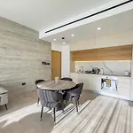 Malberry Park 103 - Modern 2 Bedroom Apartment With Pool, Gym, Jaccuzi