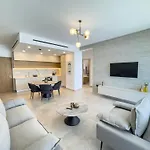 Malberry Park 204 - Modern 2 Bedroom Apartment With Pool, Gym, Jaccuzi