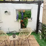 Ibiscus Garden Apartment With Pool, Kato Paphos
