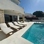 Coral Bay Beach Villa