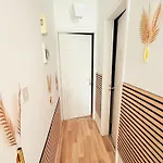 Ibiscus Apt With Pool, Walk To Beach, Harbour,Kato Paphos