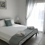 Limnaria Gardens - Modern 1 Bed, Walk To Beach & Shops
