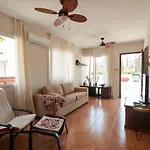 Cozy Garden Apartment