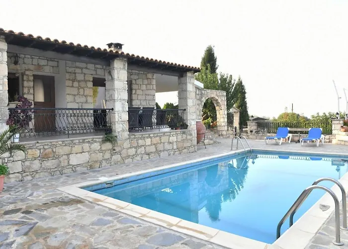 Lasa Black Rock Villa