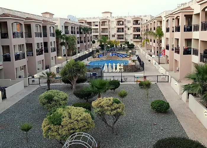 First Floor, 2 Bedroom Apartment F102, Pool View & Free Wifi