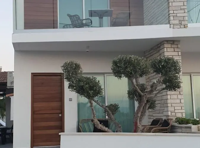 Melanos Fully Renovated Townhouse With Private Pool
