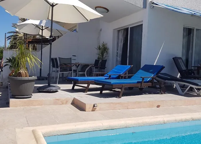 Peaceful Townhouse With Private Pool Near The Sea