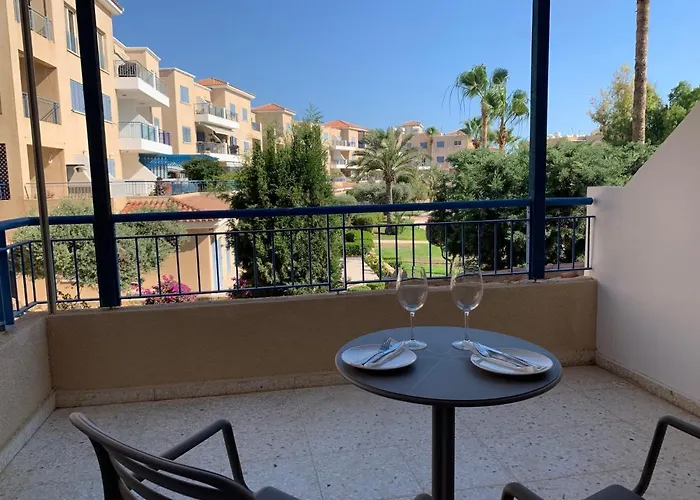 Kings Palace - Modern And Stylish Pool Facing Apartment