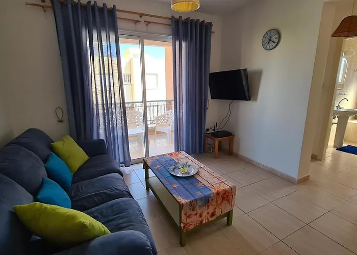 Central 2 Bedroom Apartment In Kato Paphos