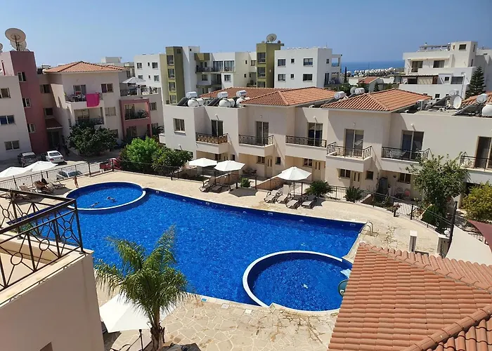 Nice Freshly Renovated Sea-View Apartment