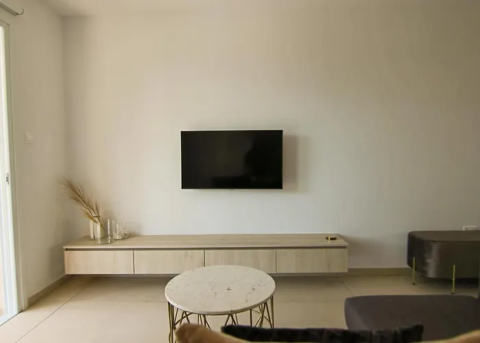 Phaedrus Living Seaview Flat Limnaria 154