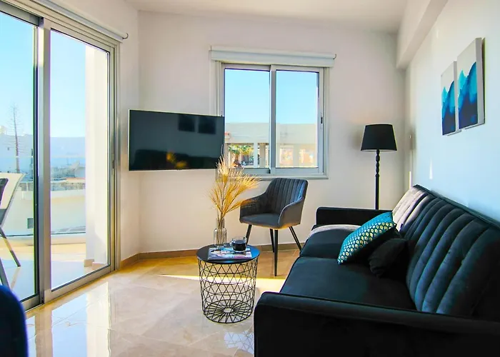 Phaedrus Living Seaside Residence Lighthouse 70