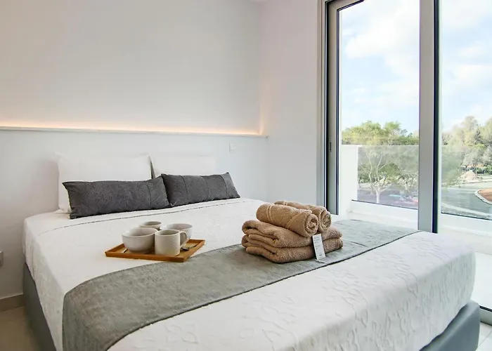Phaedrus Living - Seaside Executive Flat Harbour 204