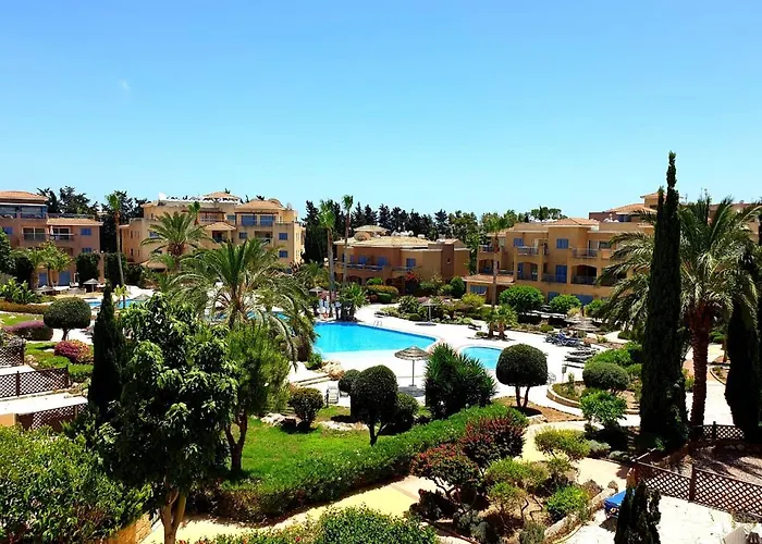 Comfortable 2 Bedroom Apartment In Popular Limnaria Gardens