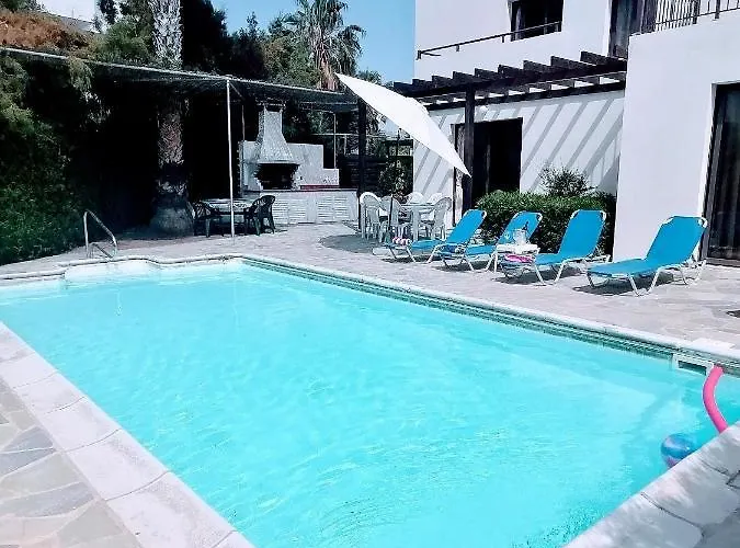 Spacious 3 Bedroom Villa Private Pool