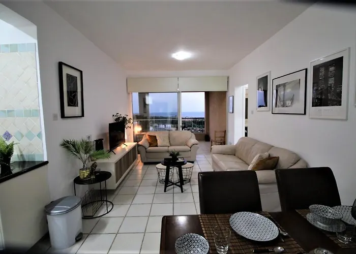 Cosea Living: Seaside 2 Bedroom Flat Kings Palace 209